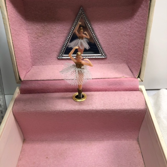 Vintage ballerina music box Taiwan 1976 Works Gunther Mele - Picture 10 of 17